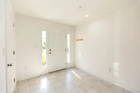 163 Woodview Way Manchester NH 03102