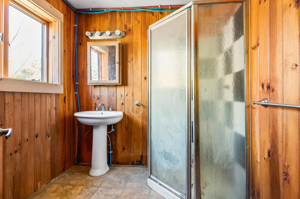 77 Hazzard Road North Springfield NH 03284