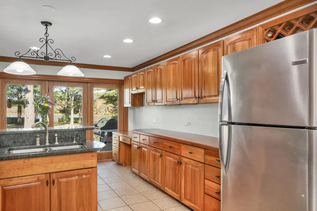 40 Coopers Grove Road Kingston NH 03848