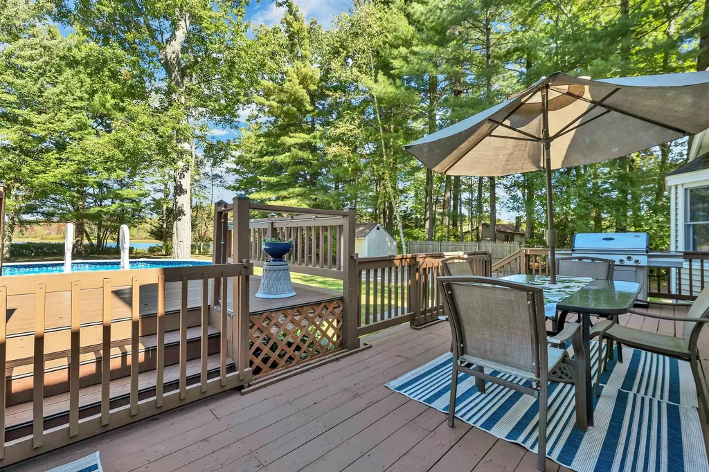 40 Coopers Grove Road Kingston NH 03848