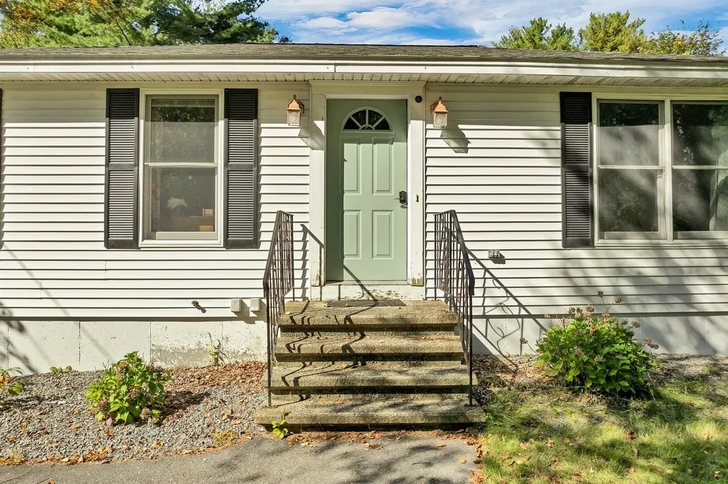 35 Fraser Drive Salem NH 03079