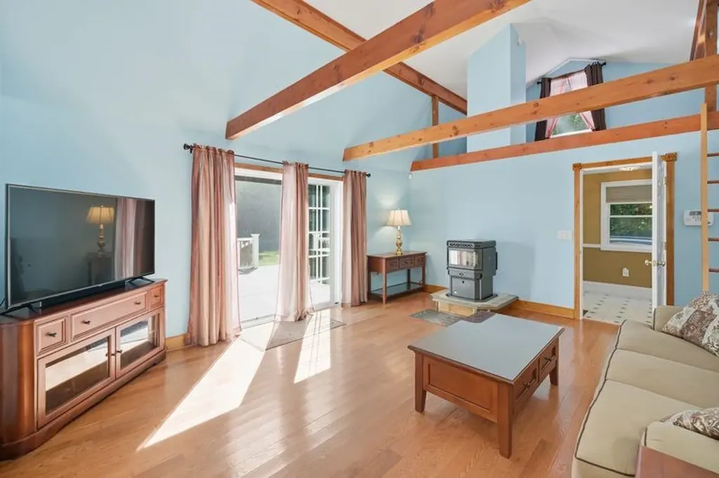 143 Colby Road Danville NH 03819