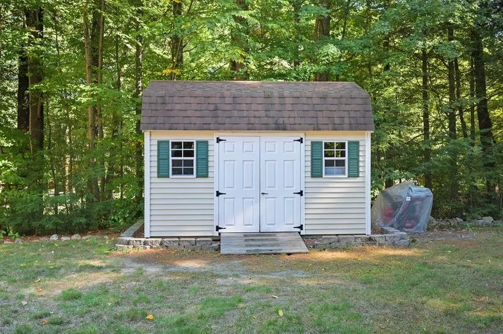 143 Colby Road Danville NH 03819