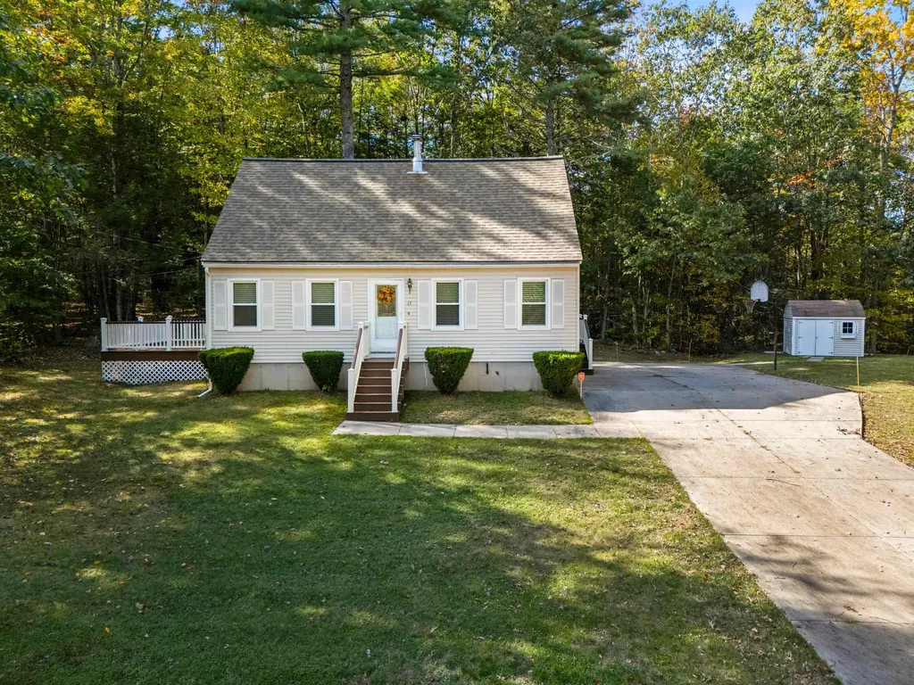13 Huckleberry Road Raymond NH 03077