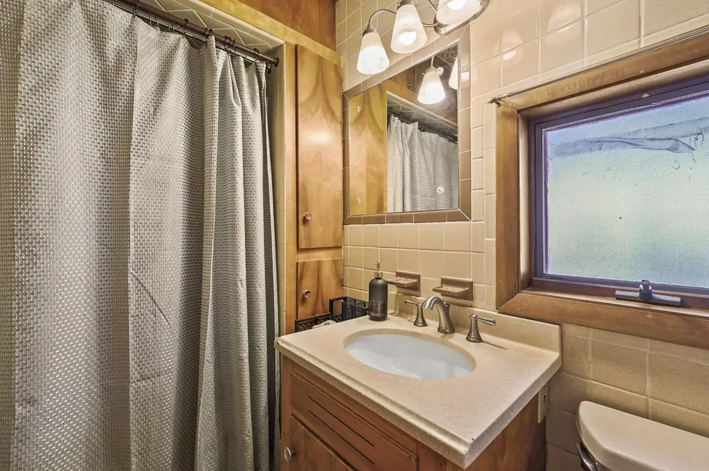 62 & 43 Wilders Grove Road Newton NH 03858