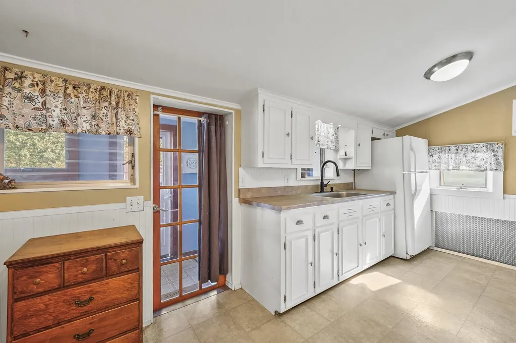 62 & 43 Wilders Grove Road Newton NH 03858