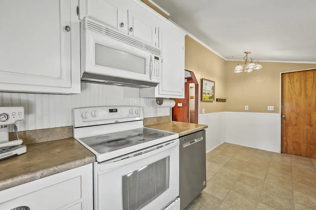 62 & 43 Wilders Grove Road Newton NH 03858