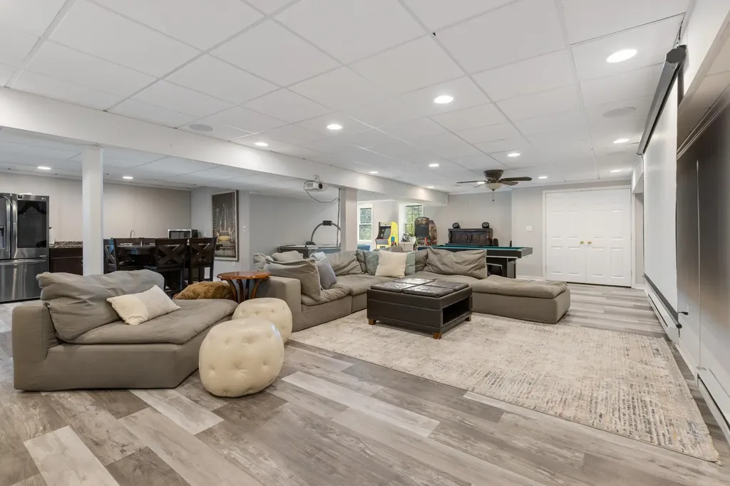 19 Schooner Drive Dover NH 03820