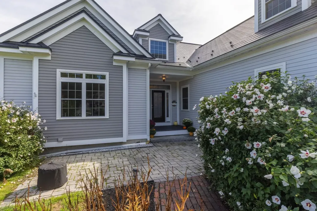 19 Schooner Drive Dover NH 03820