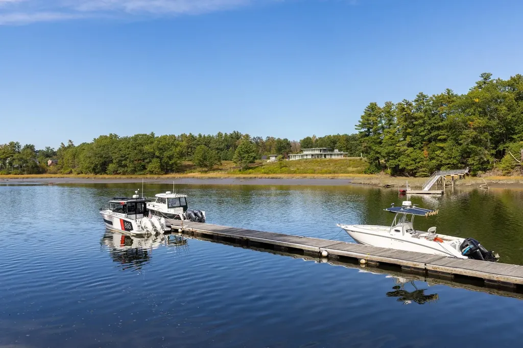 19 Schooner Drive Dover NH 03820