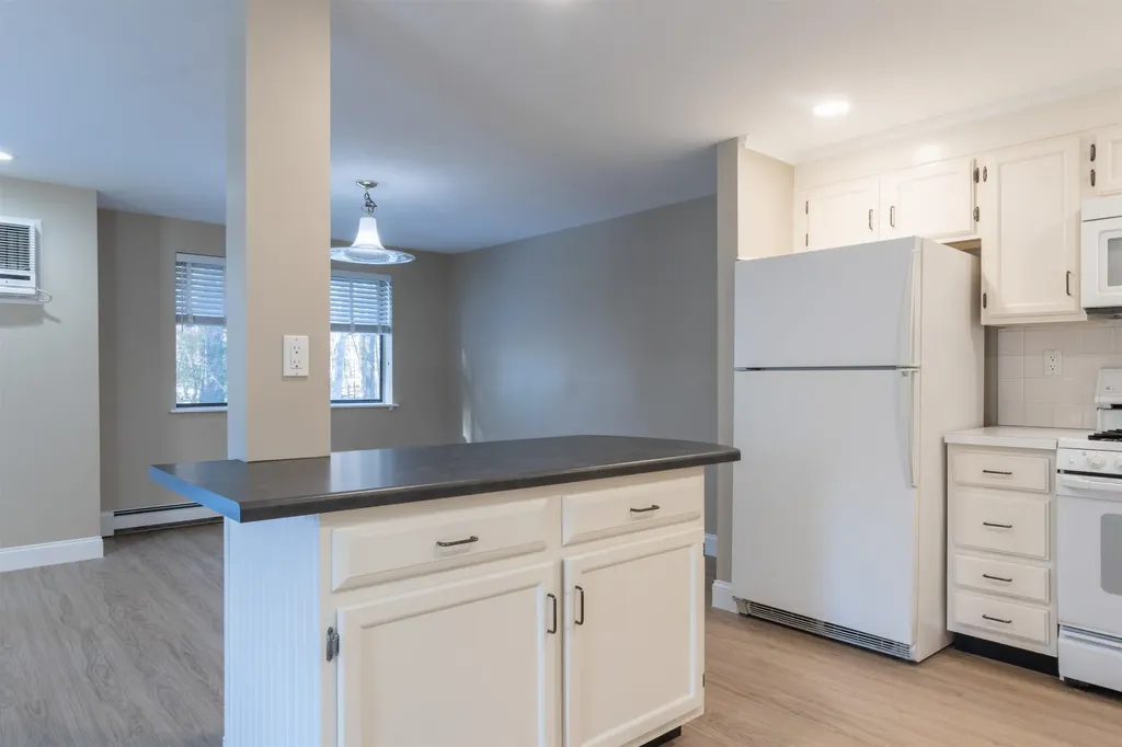 185 Indian Rock Road Merrimack NH 03054