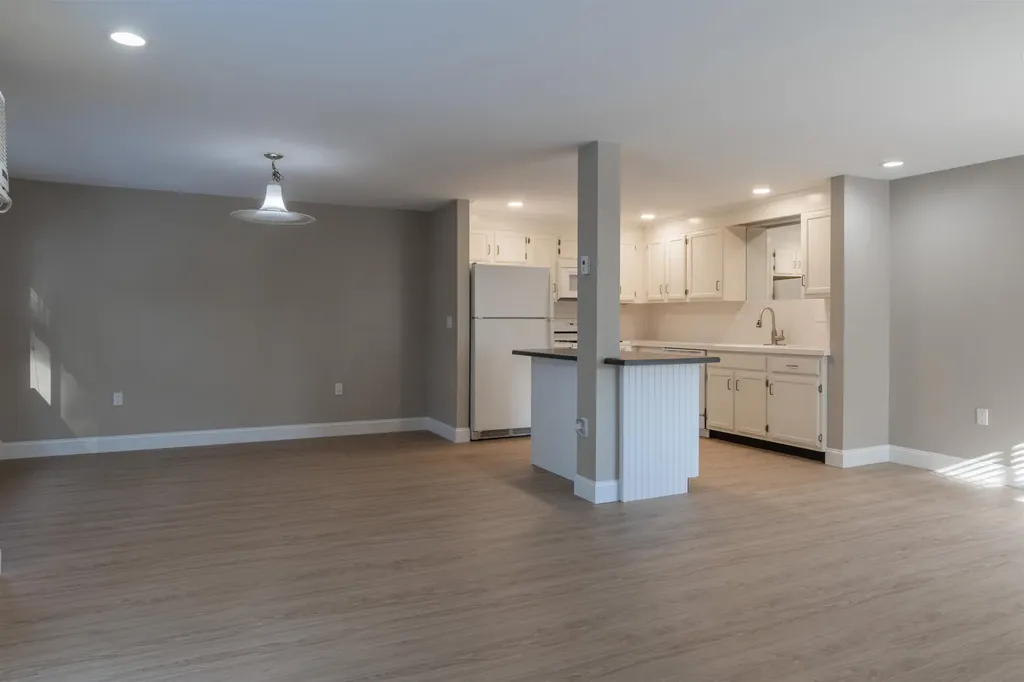 185 Indian Rock Road Merrimack NH 03054