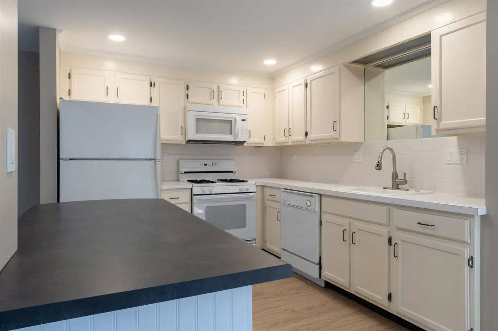 185 Indian Rock Road Merrimack NH 03054