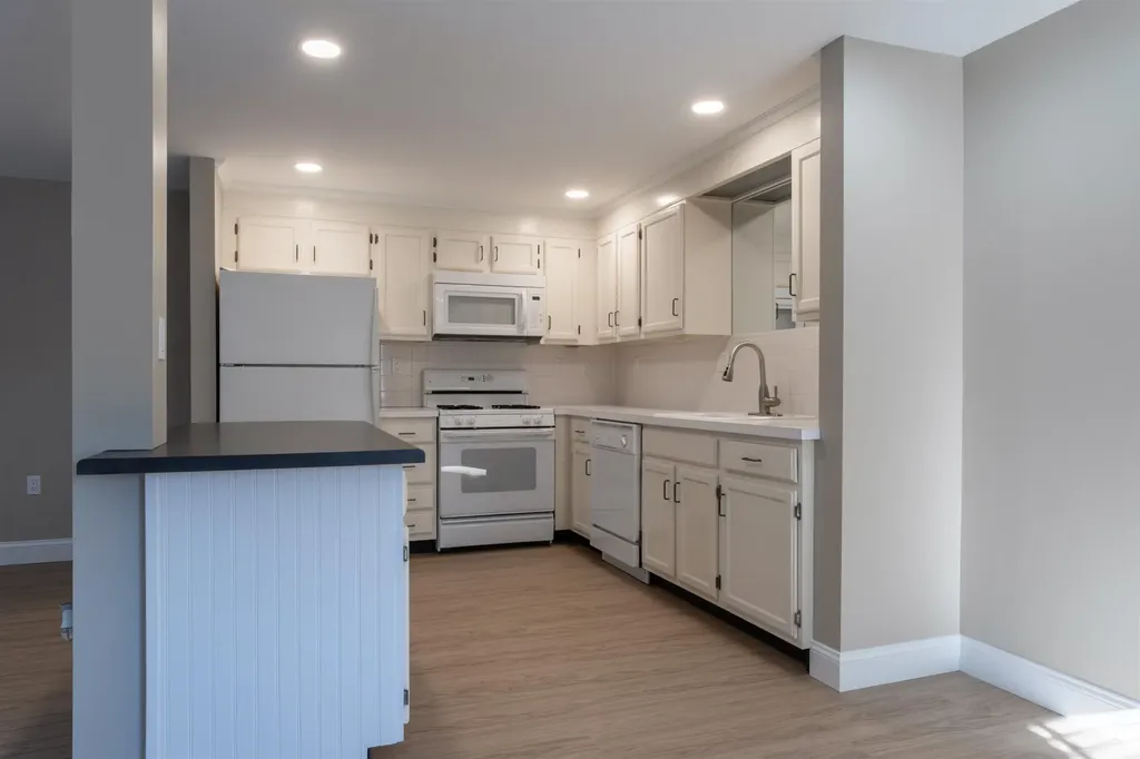 185 Indian Rock Road Merrimack NH 03054