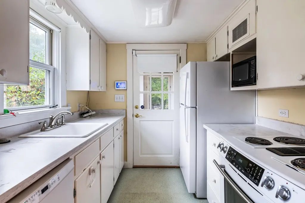 385 Seamans Road New London NH 03257