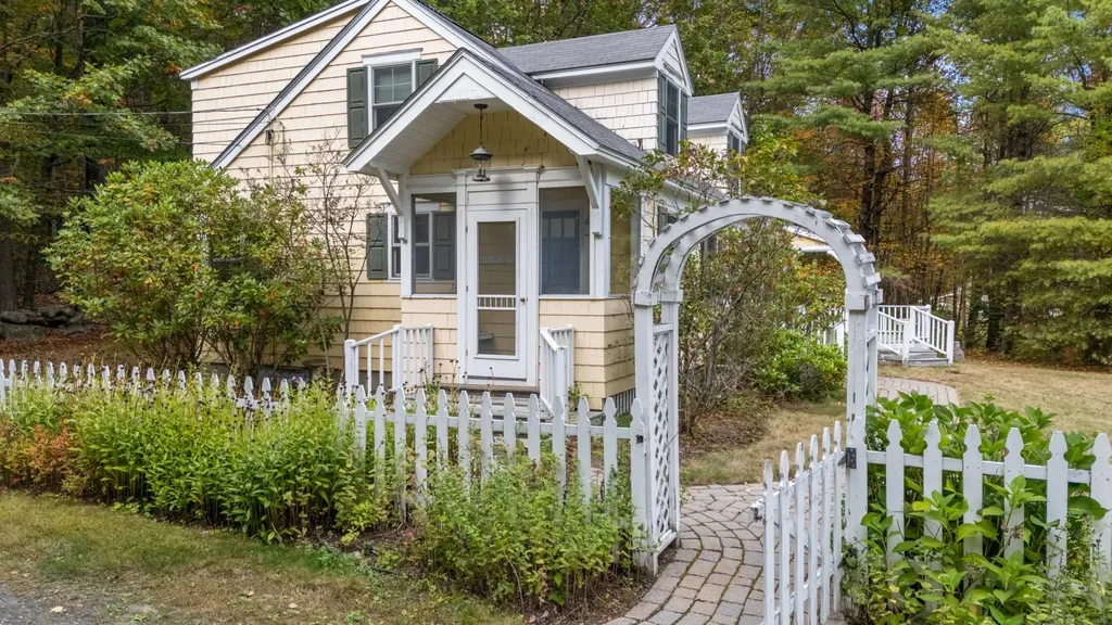 385 Seamans Road New London NH 03257