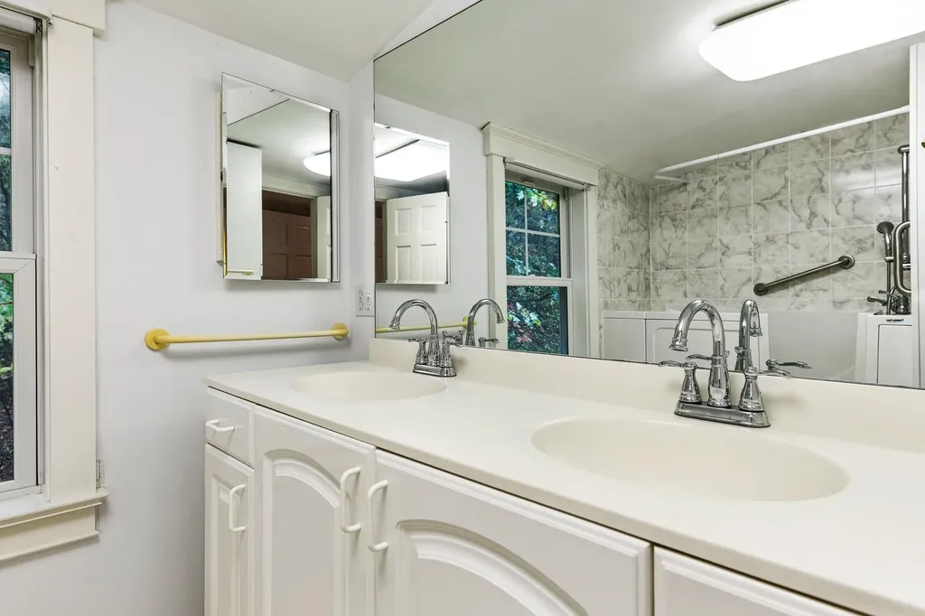 385 Seamans Road New London NH 03257