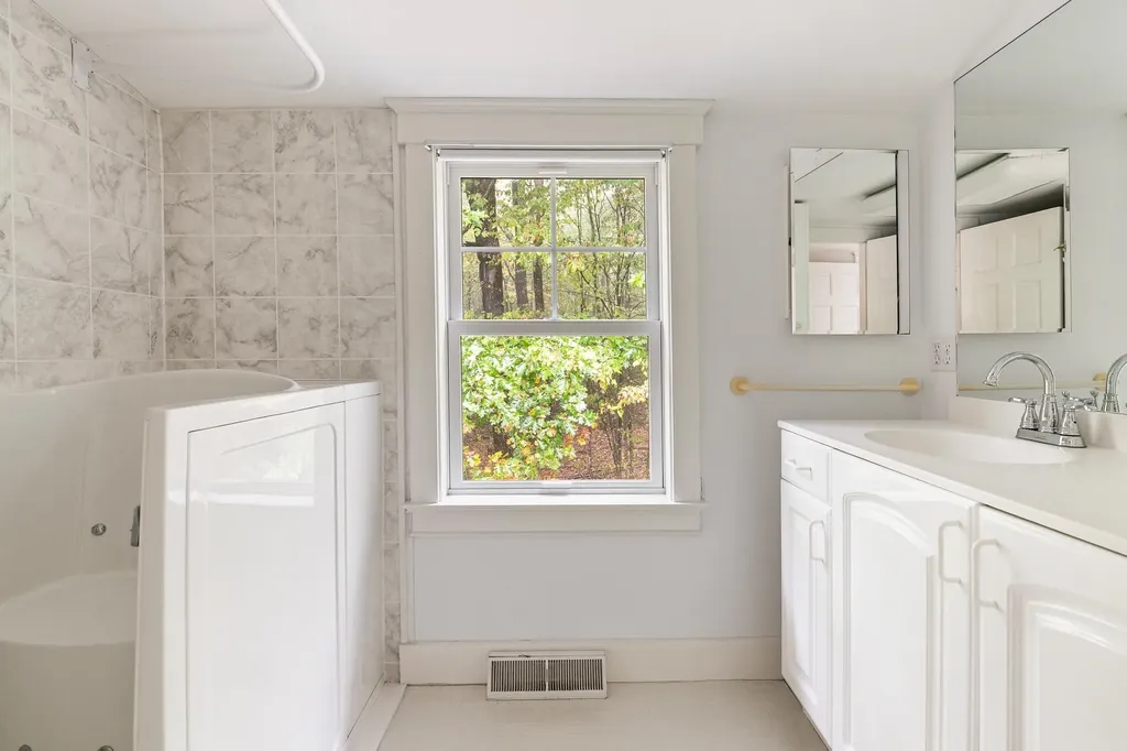 385 Seamans Road New London NH 03257