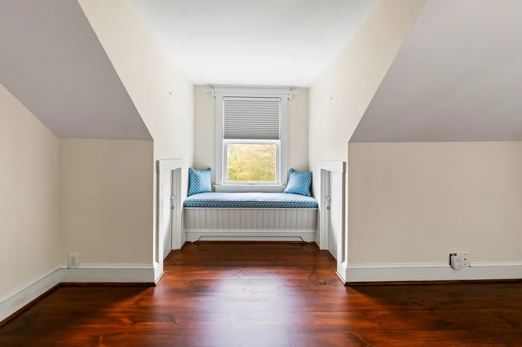 385 Seamans Road New London NH 03257