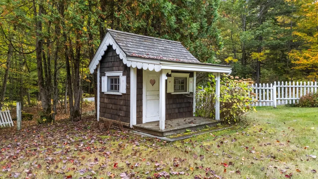 385 Seamans Road New London NH 03257