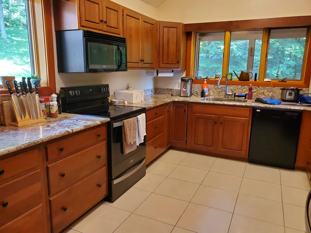 30 Dorset Lane Lebanon NH 03766