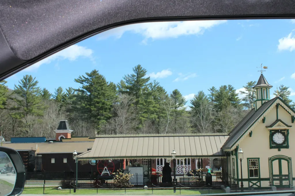 13 Maple Street Lincoln NH 03251