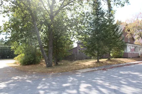 13 Maple Street Lincoln NH 03251