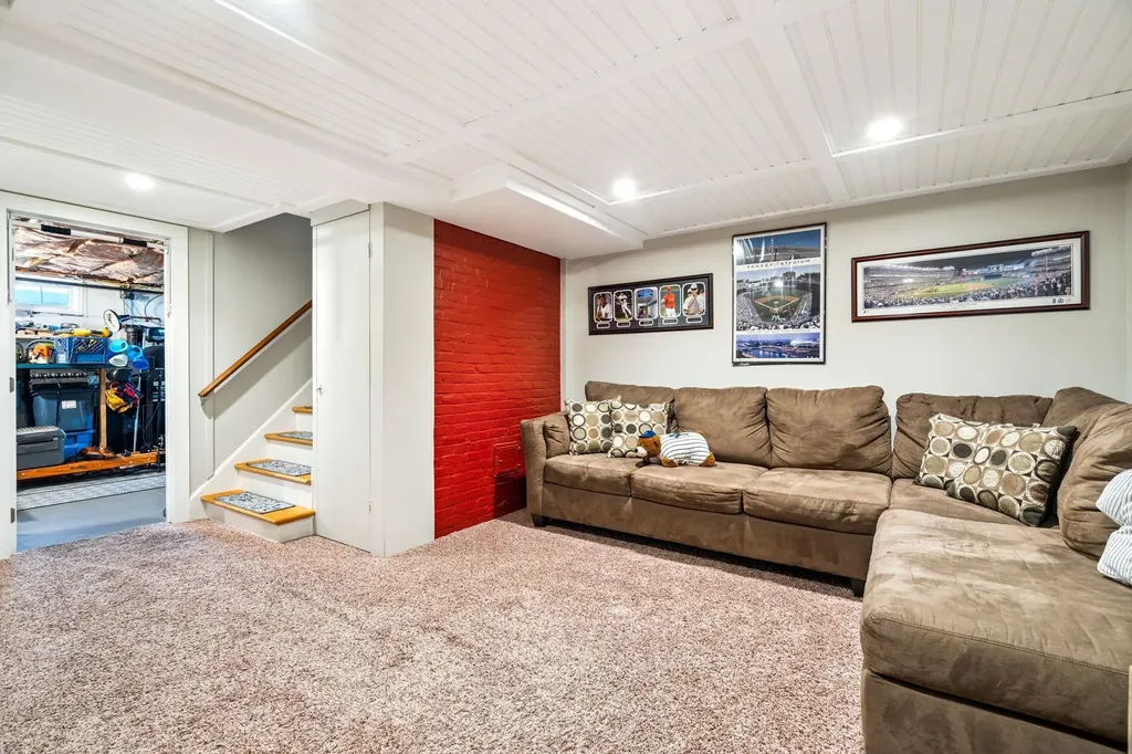 39 Logging Hill Road Bow NH 03304