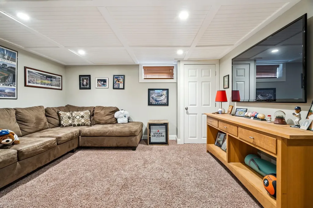 39 Logging Hill Road Bow NH 03304