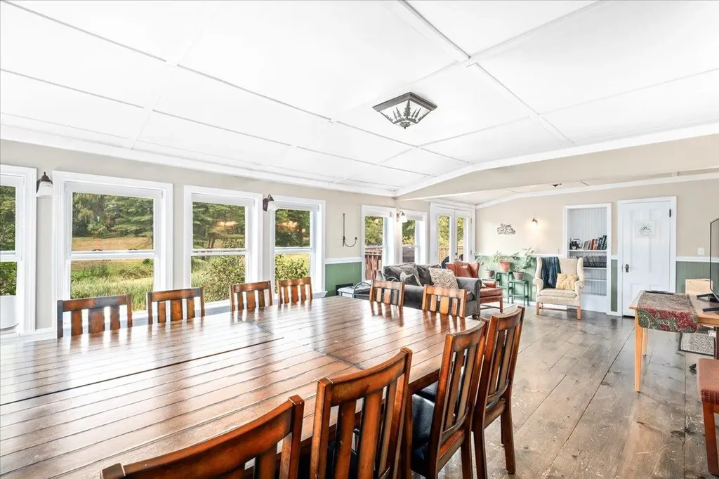 5 Greenhouse Lane Bradford NH 03221