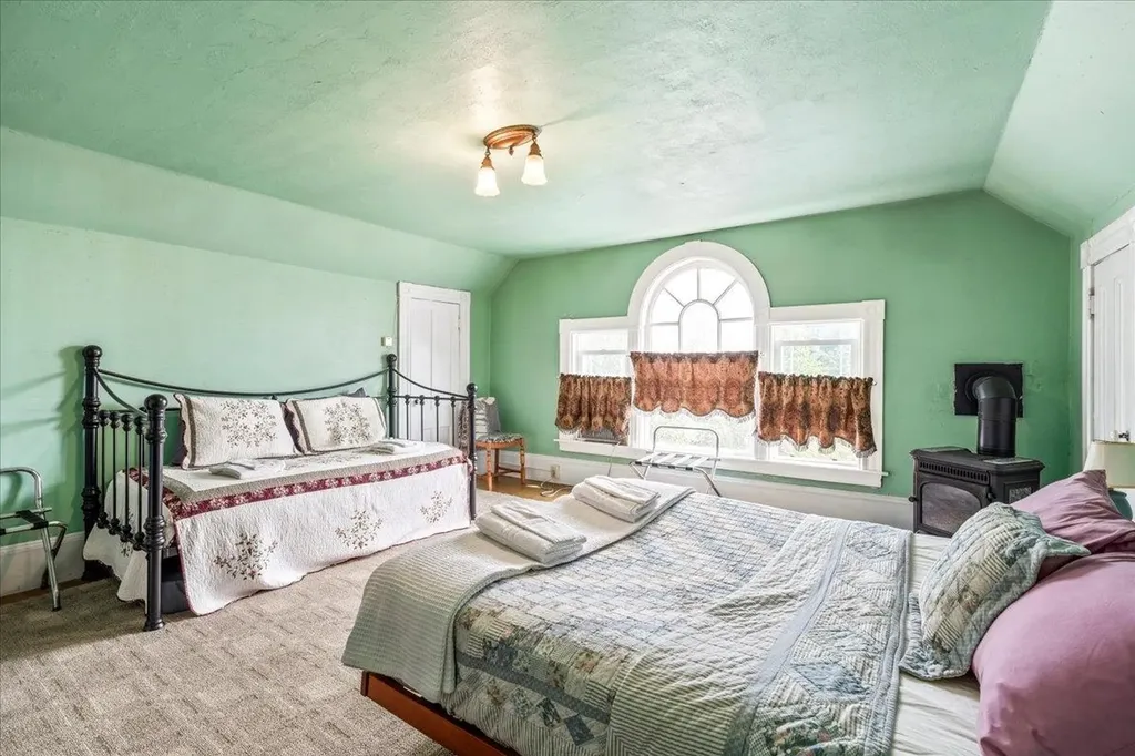 5 Greenhouse Lane Bradford NH 03221