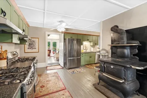 5 Greenhouse Lane Bradford NH 03221