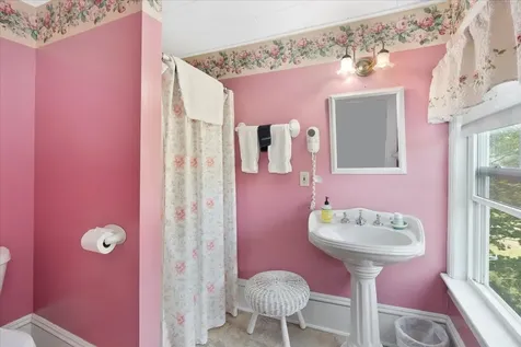 5 Greenhouse Lane Bradford NH 03221