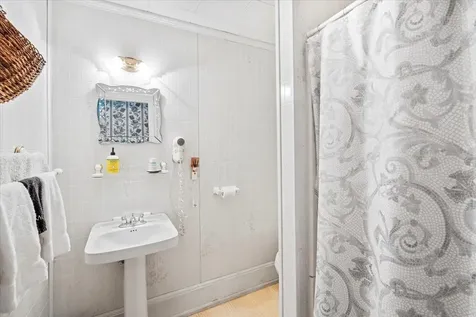 5 Greenhouse Lane Bradford NH 03221