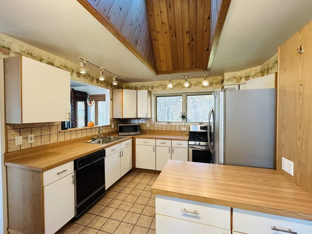 989 Upton Road Errol NH 03579