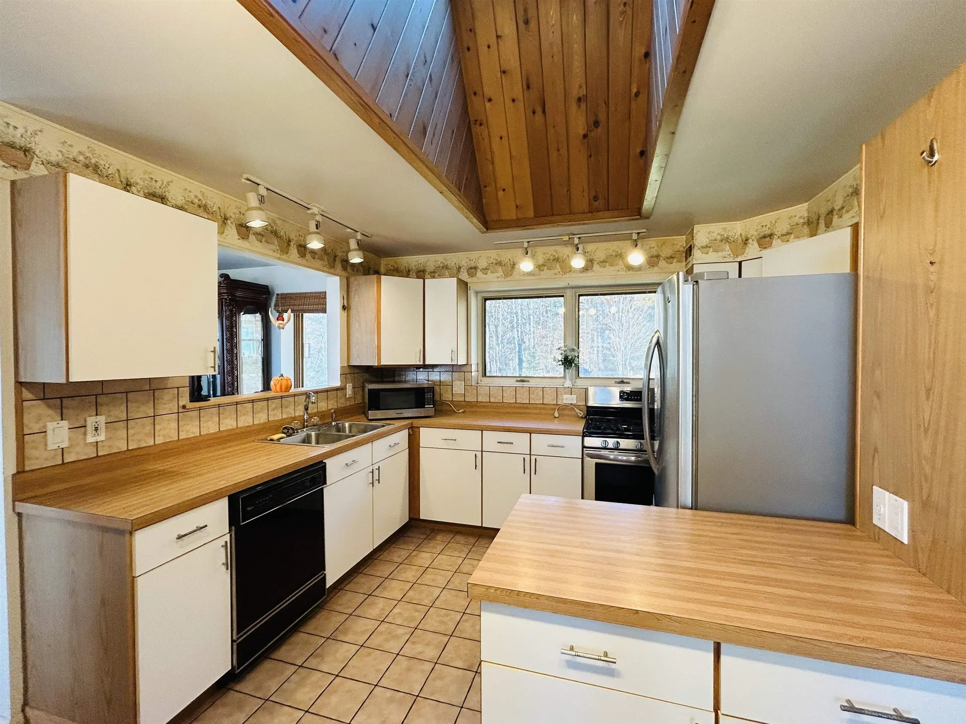 989 Upton Road Errol NH 03579