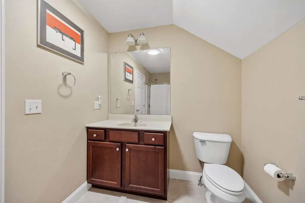 39 Evangelyn Drive Bow NH 03304