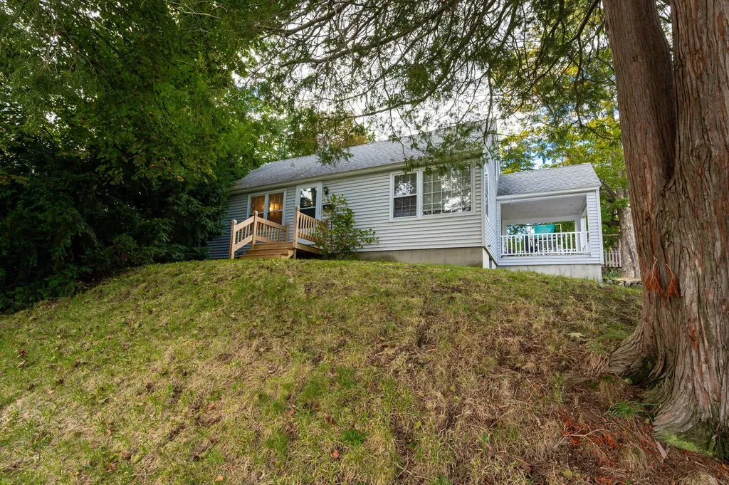 11 Fairmount Street Nashua NH 03064-2522