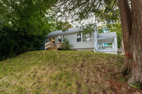 11 Fairmount Street Nashua NH 03064-2522