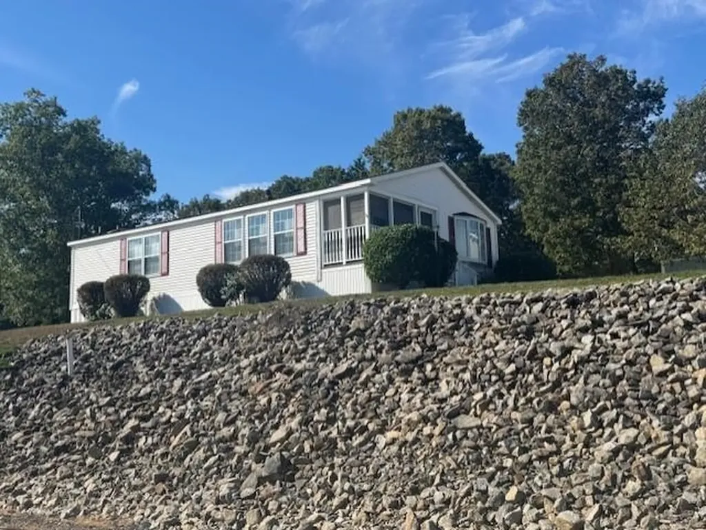 8 Ian's Path Hampstead NH 03841