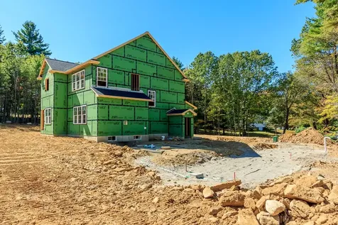 88 High Range Road Londonderry NH 03053