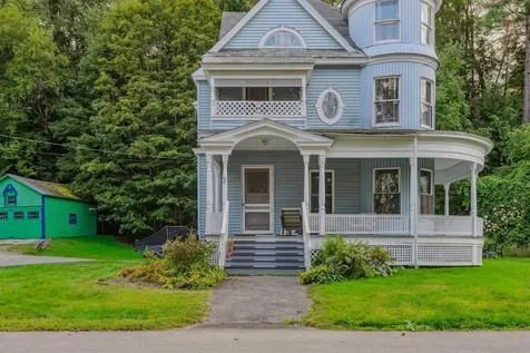 48 Fairview Terrace Hartford VT 05001-6152