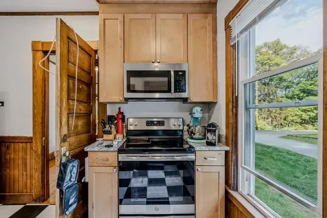 48 Fairview Terrace Hartford VT 05001-6152