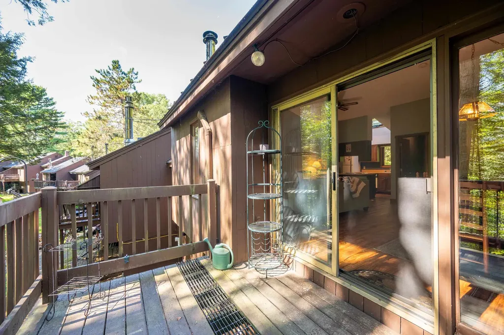 253 Old Quechee Road Hartford VT 05059