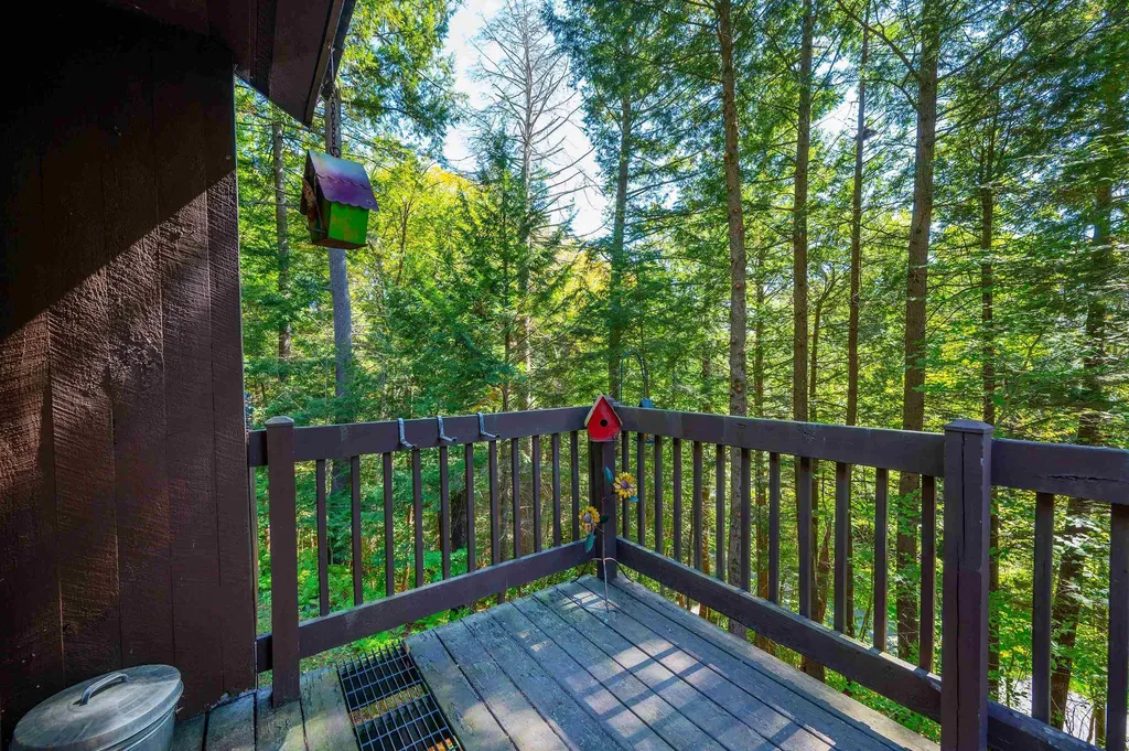 253 Old Quechee Road Hartford VT 05059