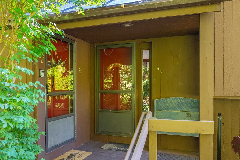 253 Old Quechee Road Hartford VT 05059