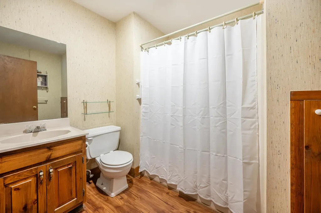 253 Old Quechee Road Hartford VT 05059