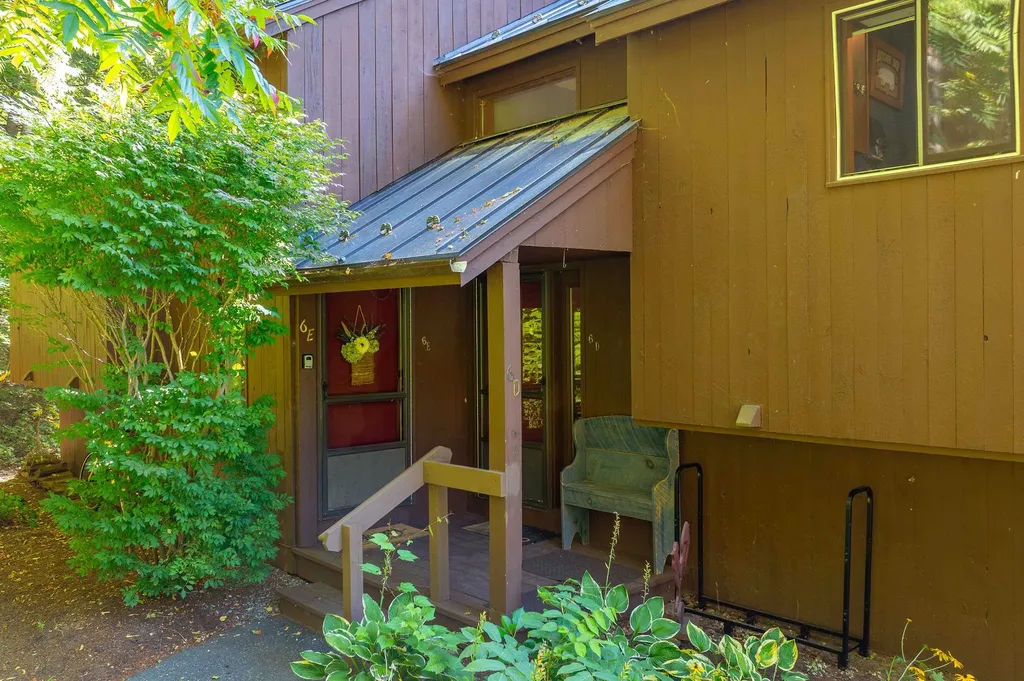 253 Old Quechee Road Hartford VT 05059