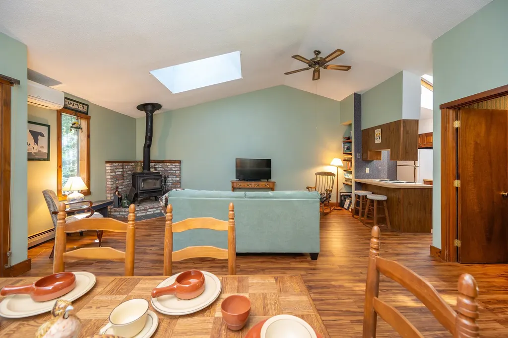 253 Old Quechee Road Hartford VT 05059