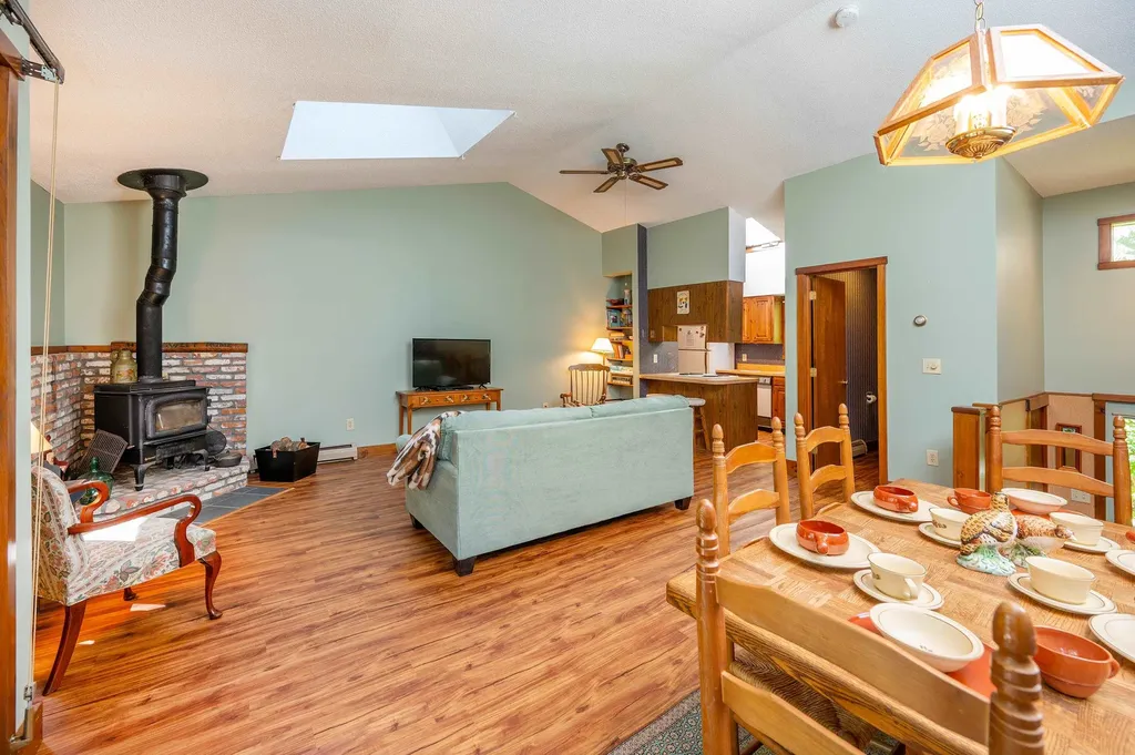 253 Old Quechee Road Hartford VT 05059